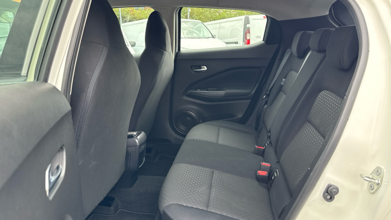 Nissan Juke 1.0 DiG-T 114 Acenta 5dr DCT Petrol Hatchback